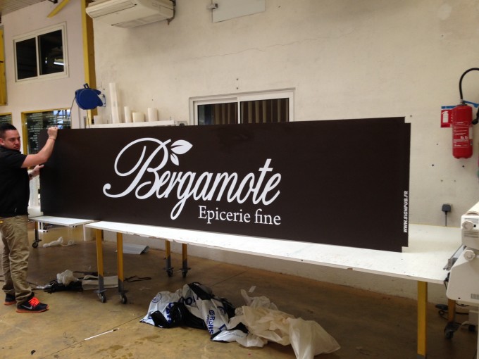 ENSEIGNE LUMINEUSE FABRICATION SIGNPUB